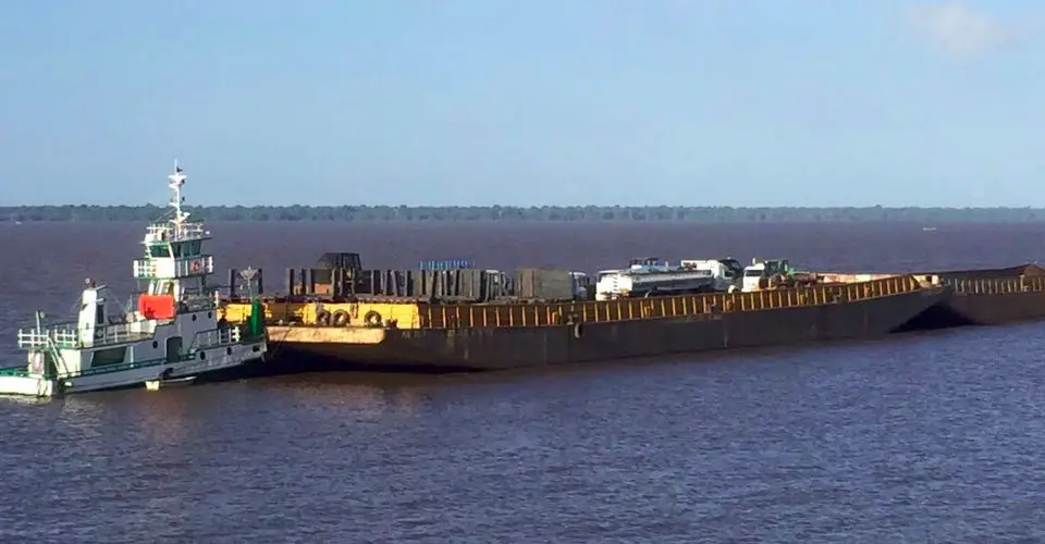 Transporte de carga em balsas Manaus x Santarém